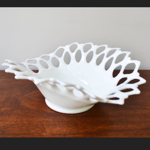 Vintage Doric Lace Milk Glass Bowl Wedding Centerpiece - Picture 1 of 7